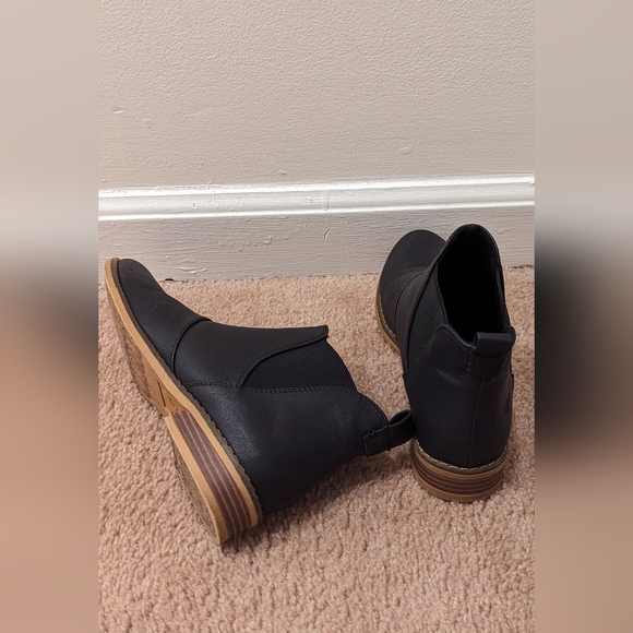 Rocket Dog Black Booties. Size 6.5 - Picture 2 of 4
